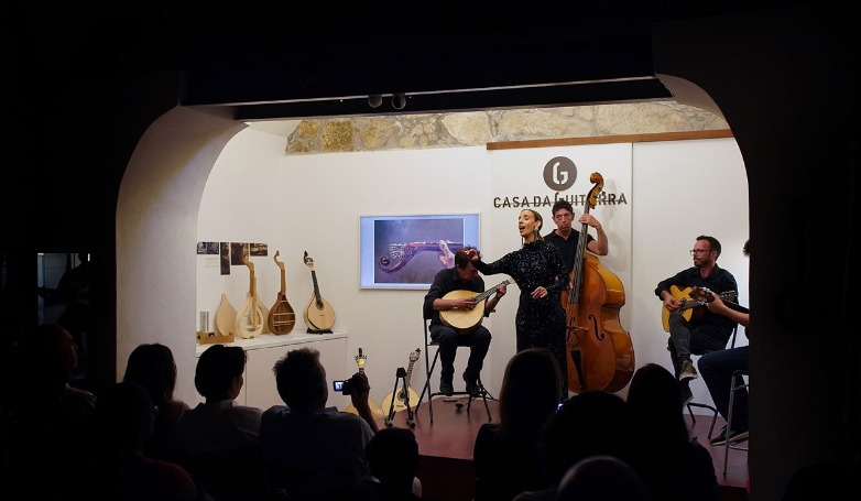 Casa da Guitarra: Fado Show